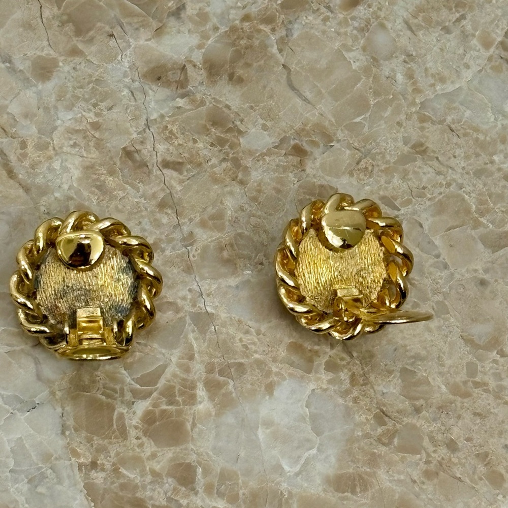 Christian Dior Signed Gold Tone Faux Iridescent Pearl Clip on Earrings - Picture 10 of 10